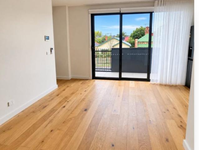 AS NEW ARCHITECTURALLY DESIGNED TOWNHOUSE IN PRIME PRESTON LOCATION