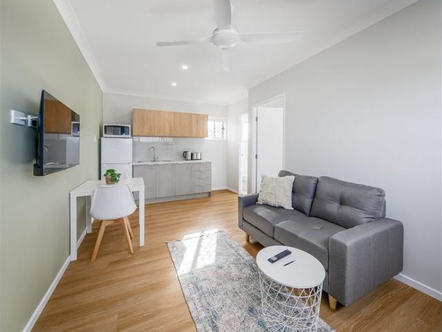 AS NEW, FULLY FURNISHED, DESIGNER APARTMENTS
