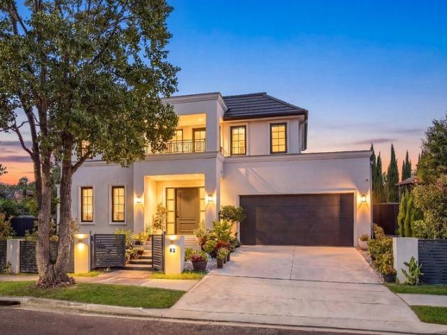 As New, Multi Generational Dream Living: Two Separate Homes, Quality Construction, 1100m to Metro Station