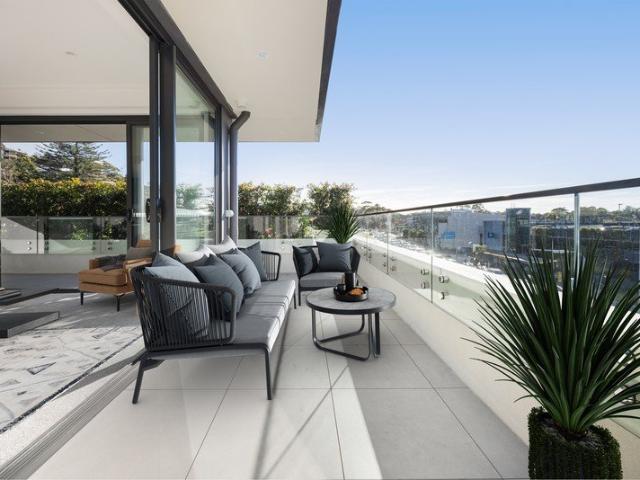 As New | Sunny Penthouse Apt w/ Huge Wraparound Terrace