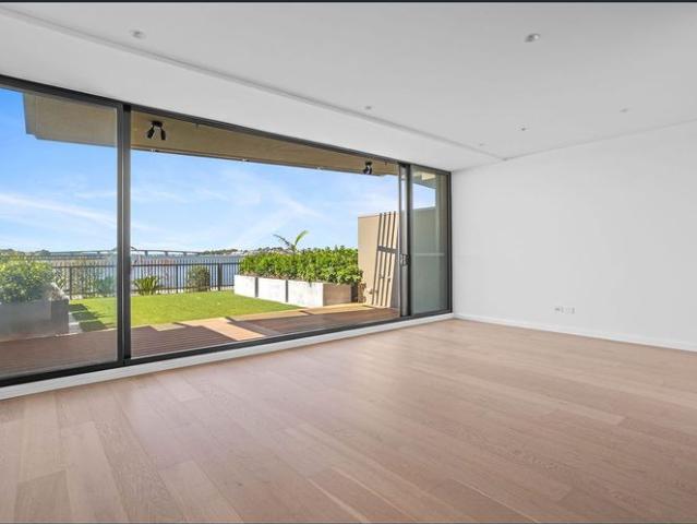 As New Waterfront Townhouse Style Apartment