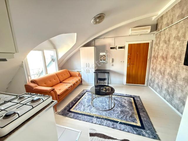 Asmalıevler Mahallesinde Eşyalı Balkonlu 1+1 Satılık Apart
