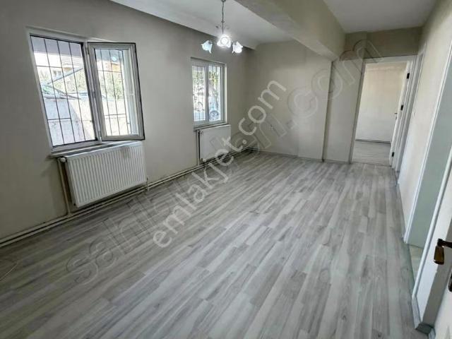 Asmalıevlerde Anayola Yakın Konumda Kiralık Daire
