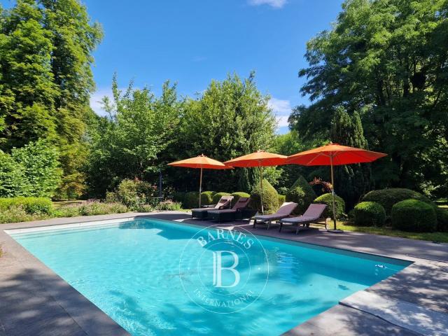 ASNIERES SUR OISE 95 Maison Bourgeoise Piscine et Parc. 347m² Asnières sur Oise
