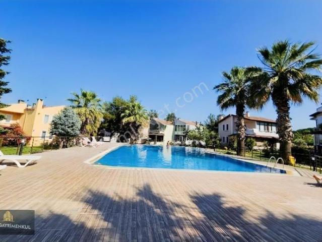 Asal Gayrimenkulden Site İçerisinde Havuzlu Satılık Villa