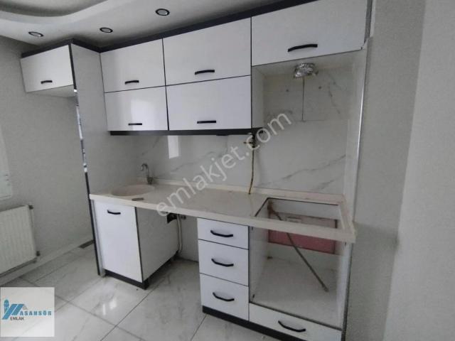 Asansör Emlak'tan Satılık Ara Kat Kupon İçi Full Yapılı Daire!