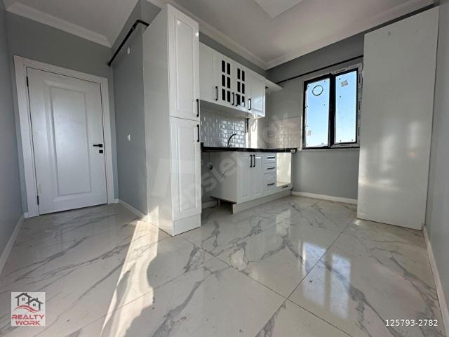 ASANSÖRLÜ 2+1 MARMARAYA 5 DK FIRSAT DAİRE