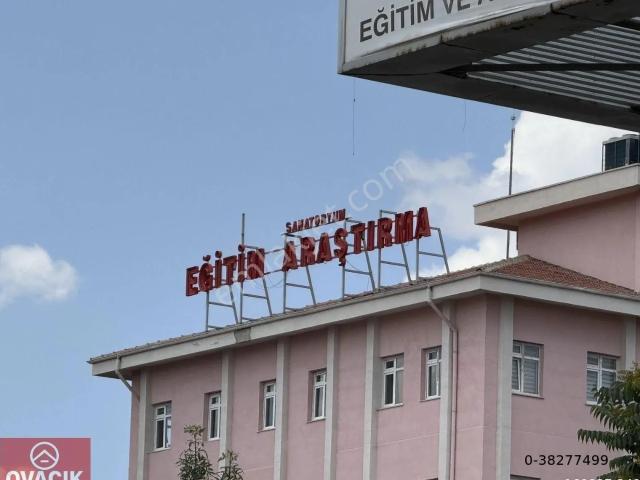 Asansörlü Kiralık Daire 4+1 Orta Kat Ön Cephe Geniş 2 Banyo