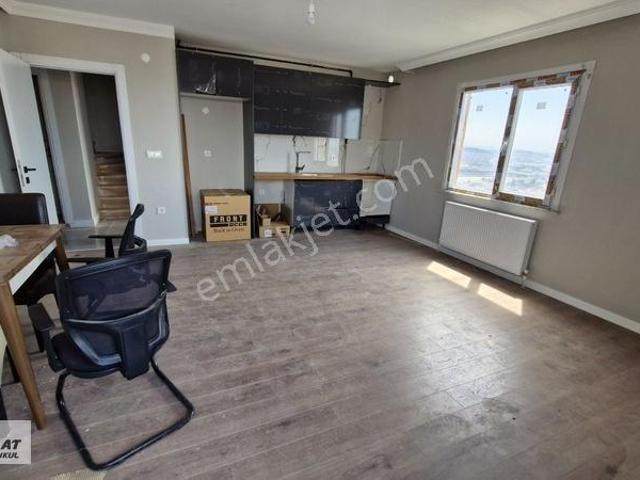 Asansrlü Gebze Cumhriyet Mah 3+1 120 M² Amerkan Mutfak Çatı Dubx