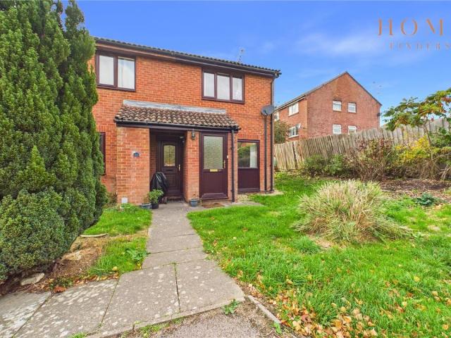 Ascham Road, Swindon SN5 2 bed maisonette to rent £1,050 pcm £242 pw