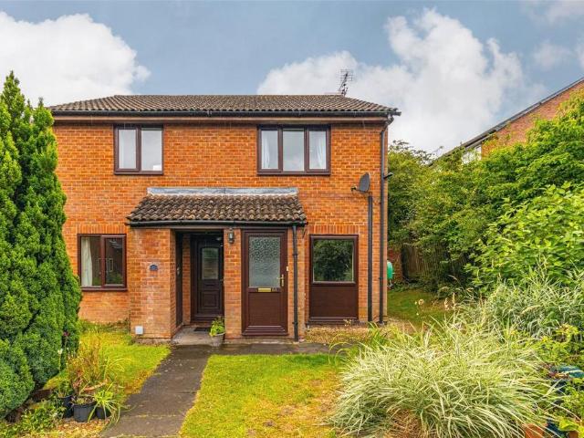 Ascham Road, Swindon SN5 2 bed maisonette to rent £1,150 pcm £265 pw