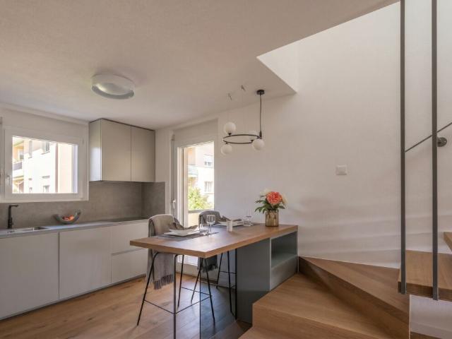 ASCONA Exklusive Maisonette mit Cheminée, sonnigen Terrassen & nur 6 Wohneinheiten | Duplex esclusivo con camino, terrazze soleggiate e solo 6 unità abitative
