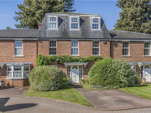 Ascot Wood, Station Hill, Ascot. 4 bed terraced house to rent £3,500 pcm £808 pw