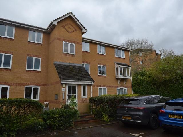 Ascot Court, Aldershot GU11, 2 bed flat to rent, £1,150 pcm | PrimeLocation