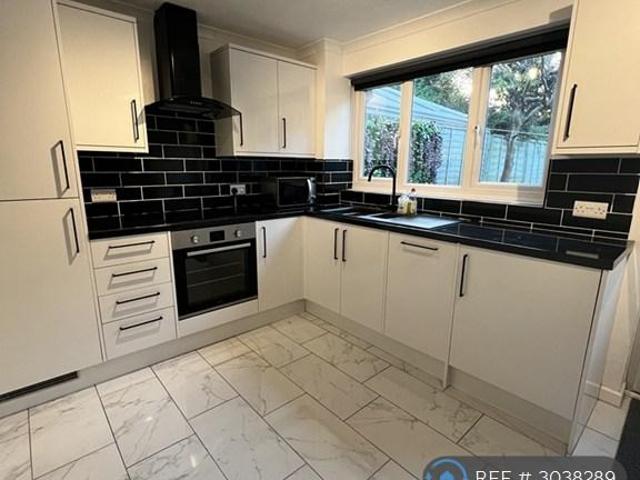 Ascot Close, Chippenham, SN14 2 bed end of terrace house to rent £1,450 pcm £335 pw