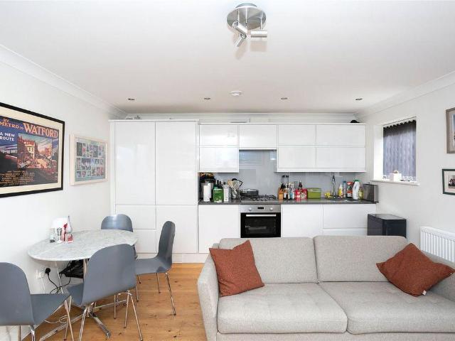 Ascot Edge, Watford, Whippendell Road