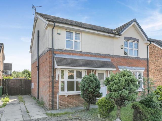 Ascot Gardens, Leeds, LS10 3 bed semi detached house to rent £1,100 pcm £254 pw