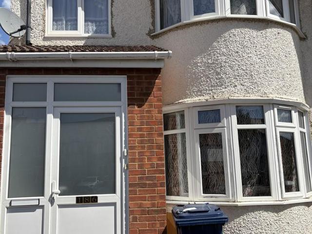 Ascot Gardens, Southall 3 bed semi detached house to rent £2,600 pcm £600 pw