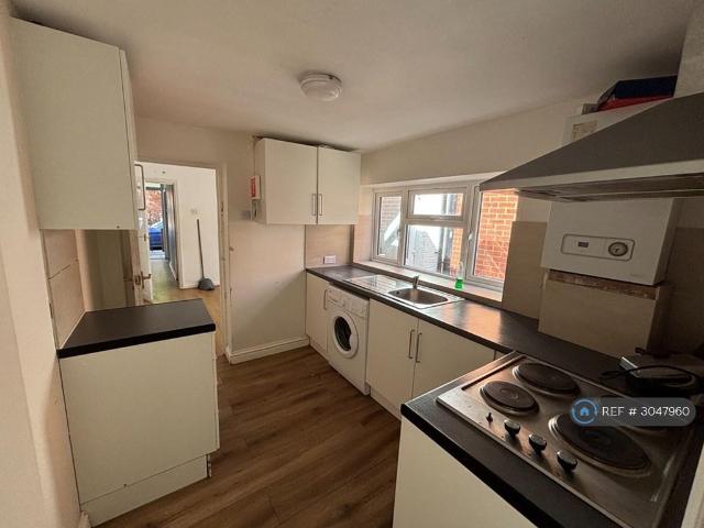 Ascot Road, London, N18 2 bed terraced house to rent £1,900 pcm £438 pw