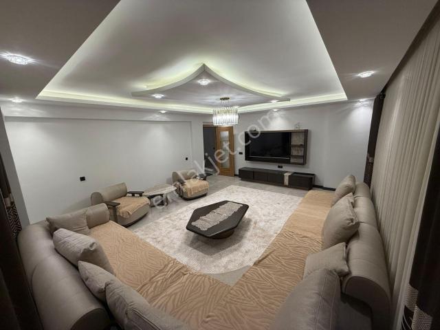 Asel'den Çamlıca'da Orman Manzaralı 10+2 Lüks Sıfır Eşyalı Villa