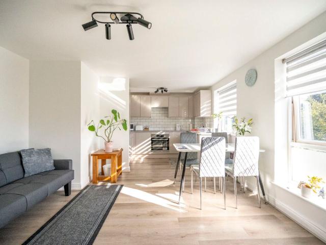 Ashton Court, Connington Crescent, Chingford, London E4, 2 bed flat to rent, £1,800 pcm | PrimeLocation