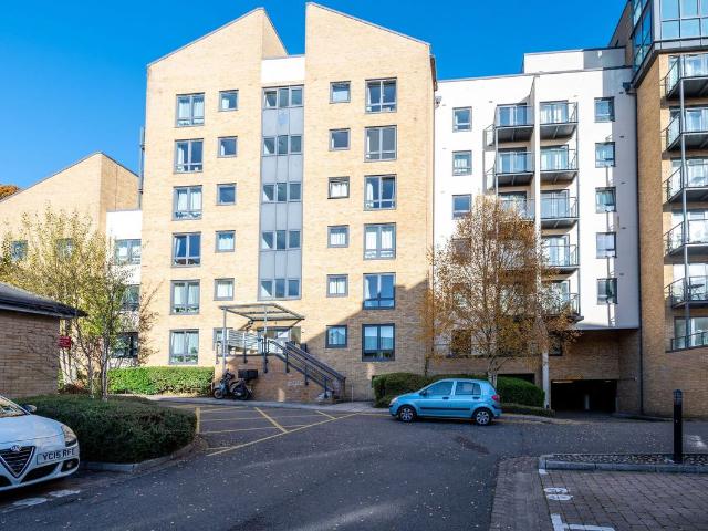 Ashton Court, Woking GU21, 2 bed flat to rent, £1,750 pcm | PrimeLocation