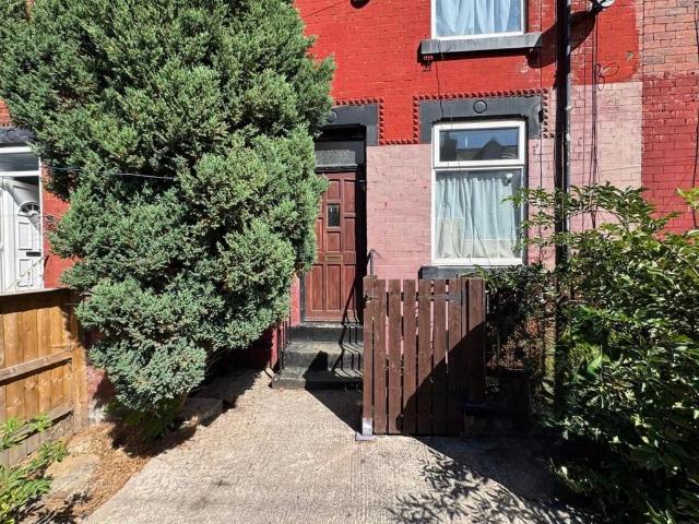 Ashton Avenue, Harehills, Leeds, West. 2 bed terraced house to rent £900 pcm £208 pw