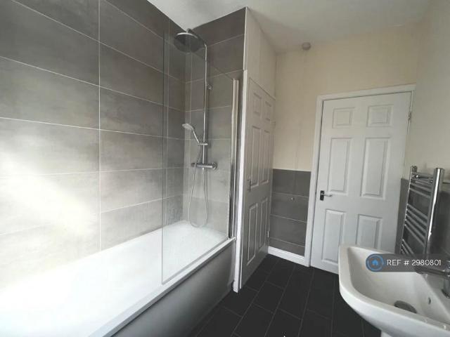 Ashton Avenue, Leeds, LS8 2 bed terraced house to rent £999 pcm £231 pw