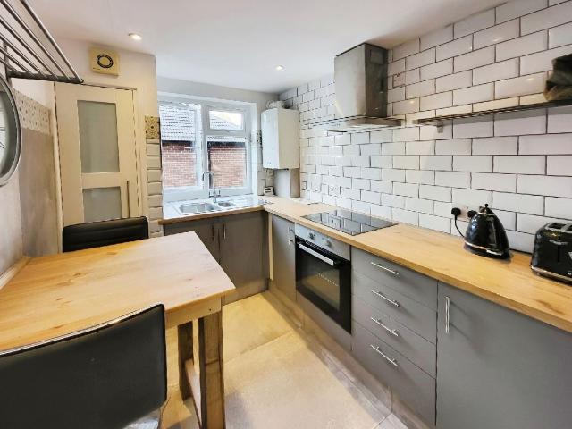 Ashton Lane, Sale, Greater Manchester M33, 1 bed flat to rent, £950 pcm | PrimeLocation