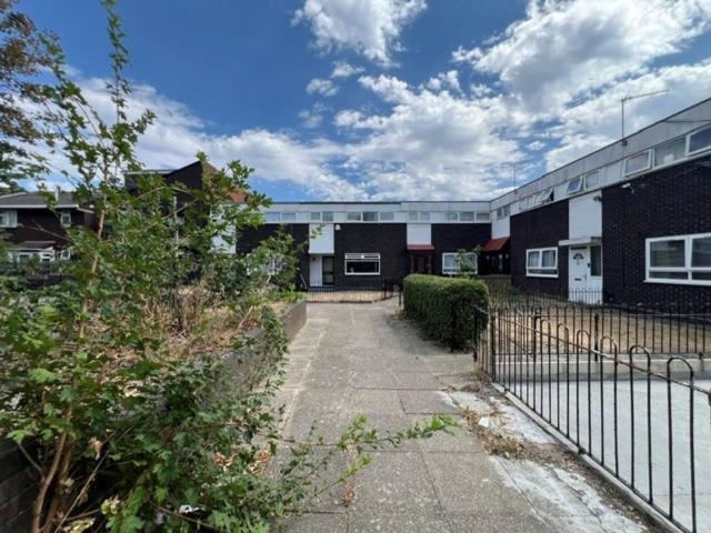 Ashton Road, London 4 bed terraced house to rent £2,800 pcm £646 pw