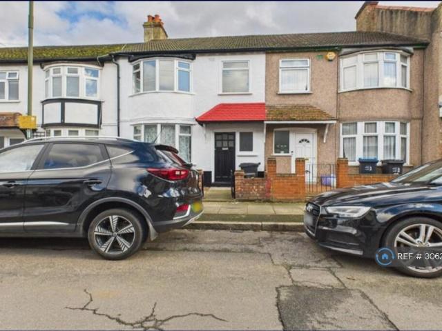 Ashtree Avenue, Mitcham, CR4 3 bed terraced house to rent £2,400 pcm £554 pw