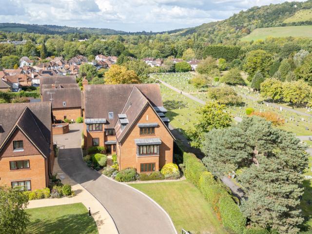 Ashurst Place, Dorking 2 bedrooms Property for lettings Seymours