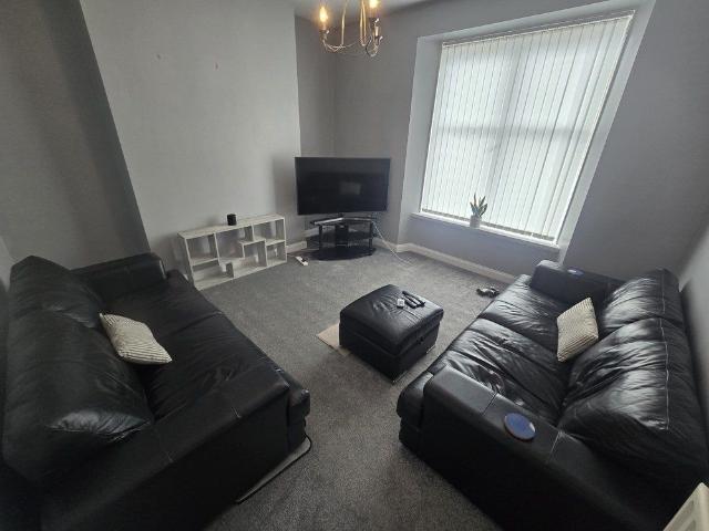 Ashvale Place, Second/Top Floor, AB10