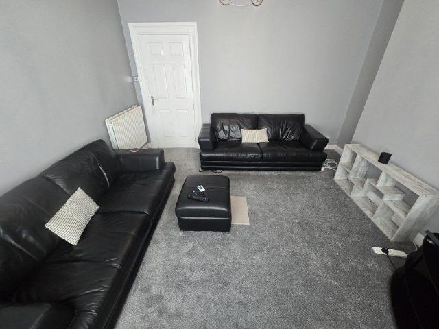 Ashvale Place, Second/Top Floor, AB10