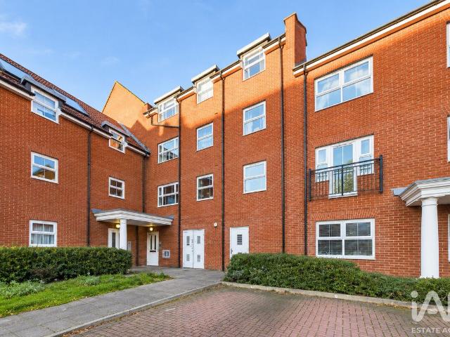 Ashville Way, Wokingham RG41, 2 bed flat to rent, £1,450 pcm | PrimeLocation