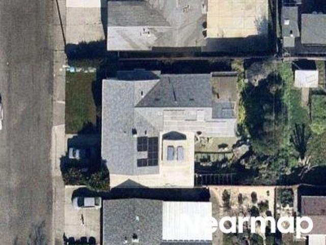 Ashwood Ave