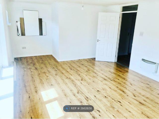 Ashwood Avenue, Rainham RM13, 1 bed flat to rent, £1,480 pcm | PrimeLocation