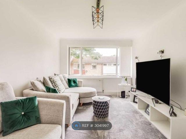 Ashworth Close, Dewsbury WF13, 2 bed flat to rent, £1,100 pcm | PrimeLocation