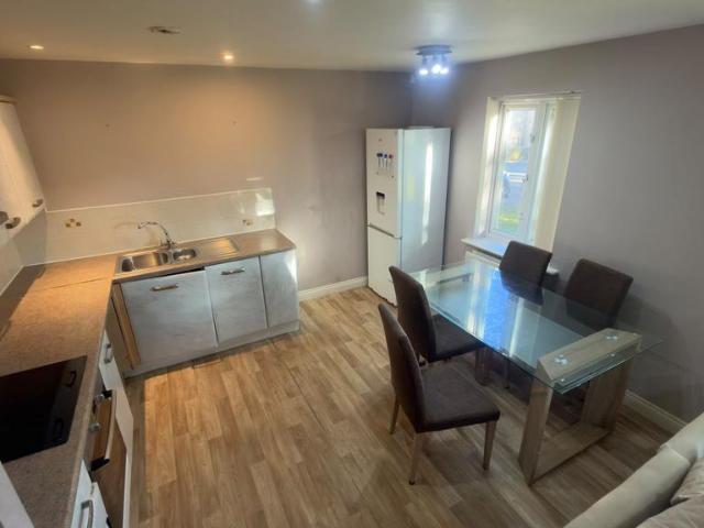 Ash Court, Leeds, LS14 2 bed apartment to rent £950 pcm £219 pw