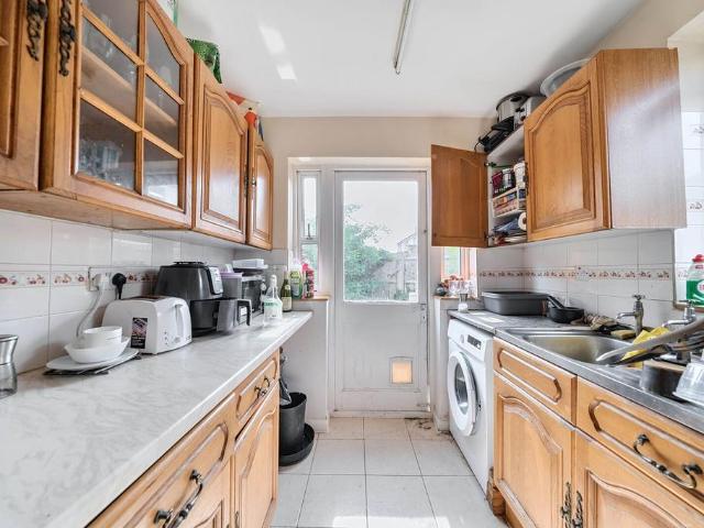 Ash Grove, Ealing, London, W5 4 bed semi detached house to rent £2,800 pcm £646 pw