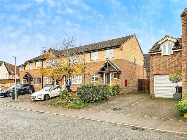 Ash Grove, Essex CM6 3 bed end of terrace house to rent £1,650 pcm £381 pw
