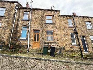 Ash Grove, Keighley, West Yorkshire BD21, 2 bed terraced house to rent, £750 pcm | PrimeLocation