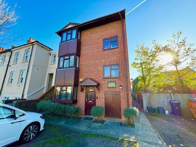 Ash Grove, London SE20 2 bed flat to rent £1,550 pcm £358 pw
