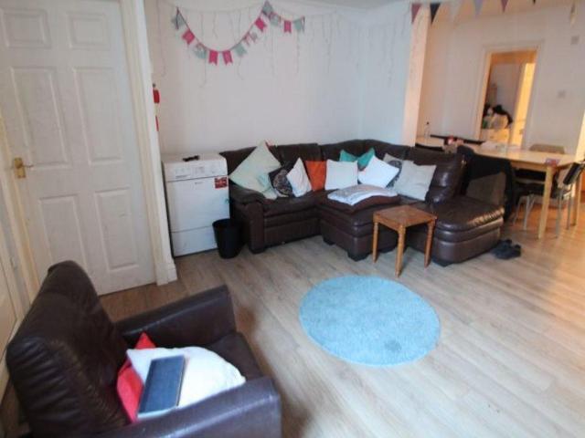 Ash Grove, Leeds 8 bed house to rent £5,096 pcm £1,176 pw