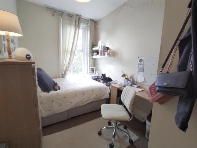 Ash Grove, Leeds LS6 8 bed house to rent £5,858 pcm £1,352 pw