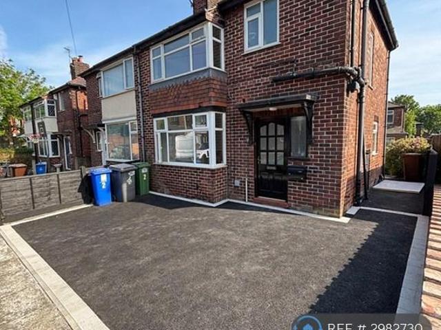 Ash Grove, Manchester, M43 3 bed semi detached house to rent £1,350 pcm £312 pw