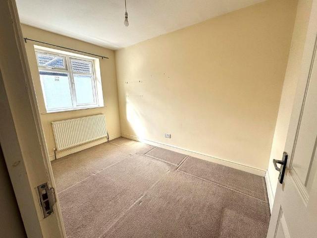 Ash Grove,Southall,UB1 2UN 3 bed property with land to rent £2,375 pcm £548 pw