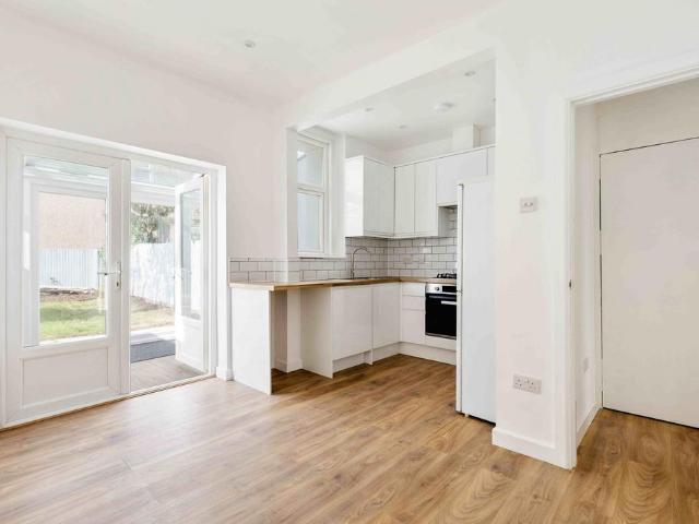 Ash Grove/ Penge 3 bed house to rent £2,500 pcm £577 pw
