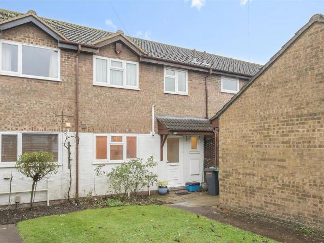 Ash Hill Close, Bushey WD23 3 bed terraced house to rent £2,000 pcm £462 pw