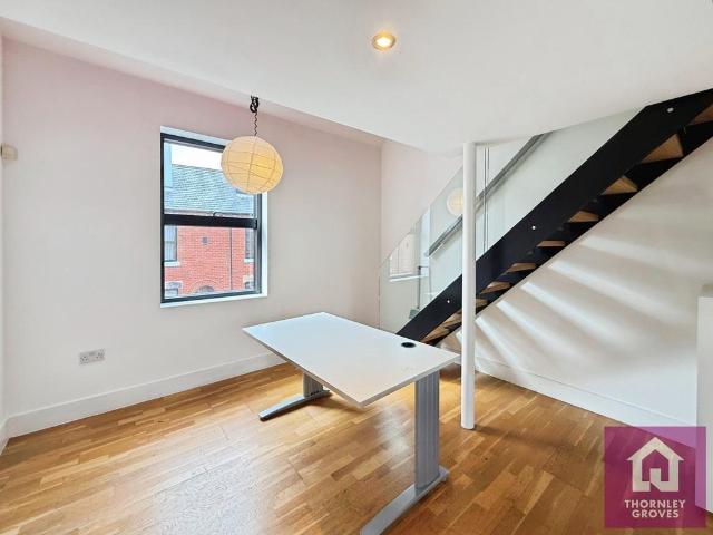 Ash Street, Salford, M6 2 bed terraced house to rent £1,175 pcm £271 pw